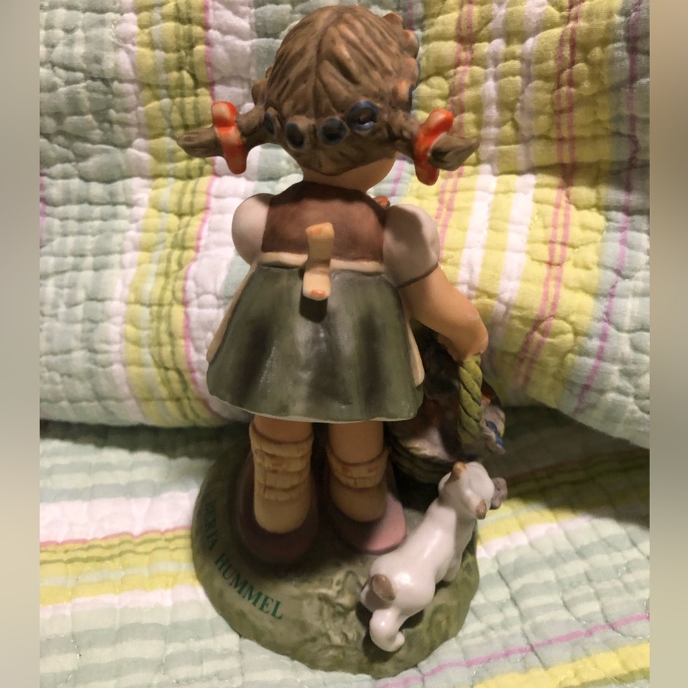 Hummel Girl Figurine with spring blossoms Basket bunny 1996 original - Picture 3 of 5